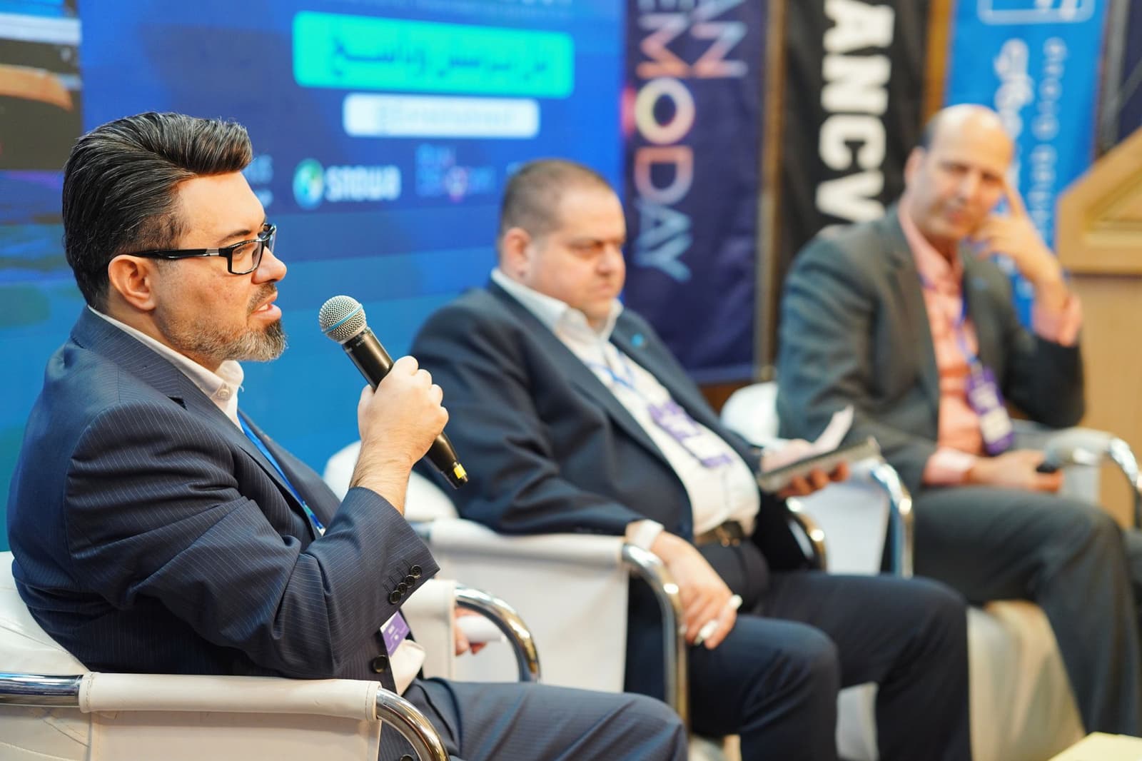 Mesa redonda en un evento